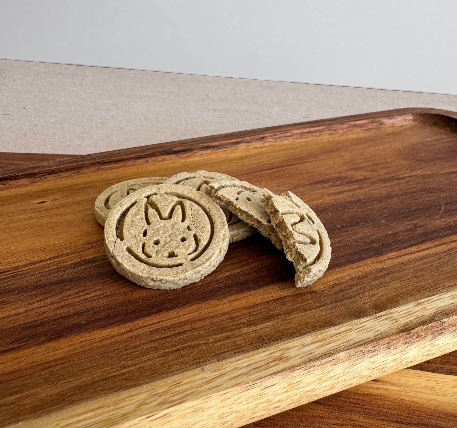 Digestive support rabbit biscuit from BunBun & Co Botanical Digestive Blend
with one broken in half to show texture