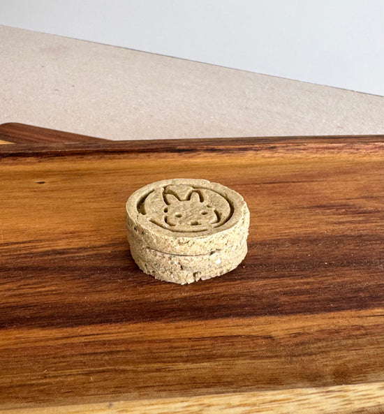 Digestive support rabbit biscuit from BunBun & Co Botanical Digestive Blend
