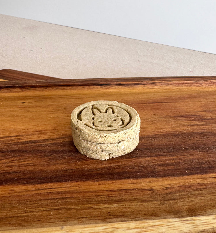 Digestive support rabbit biscuit from BunBun & Co Botanical Digestive Blend
