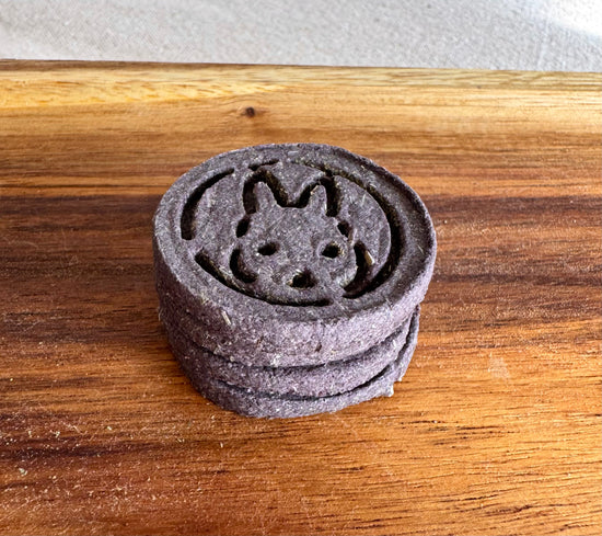 Botanical Cellular Defense rabbit biscuit with blueberry and beet from BunBun & Co
